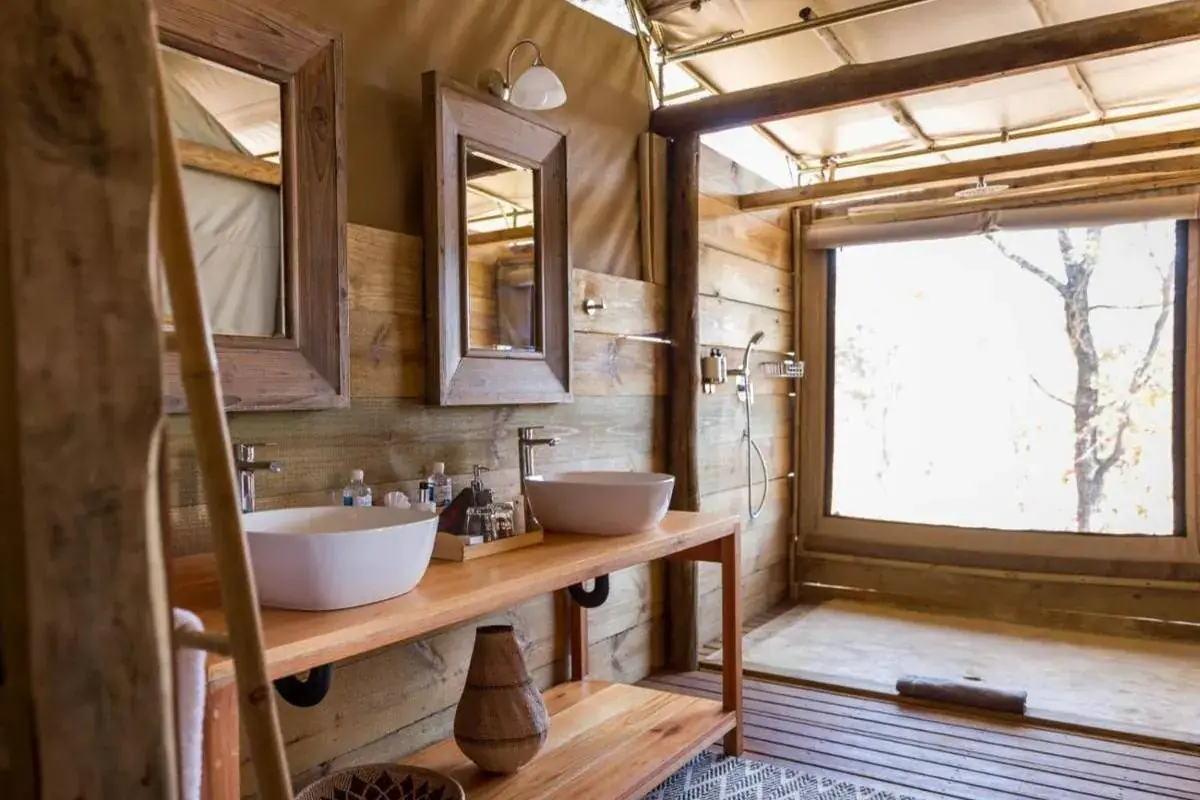 Bathroom at Mankwe Tented Retreat, Moremi, Okavango