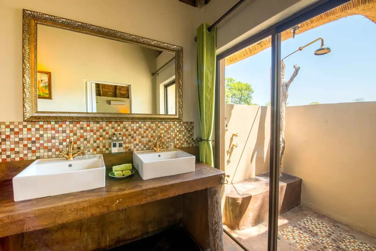 Suite bathroom at Umkumbe Safari Lodge, Sabi Sand